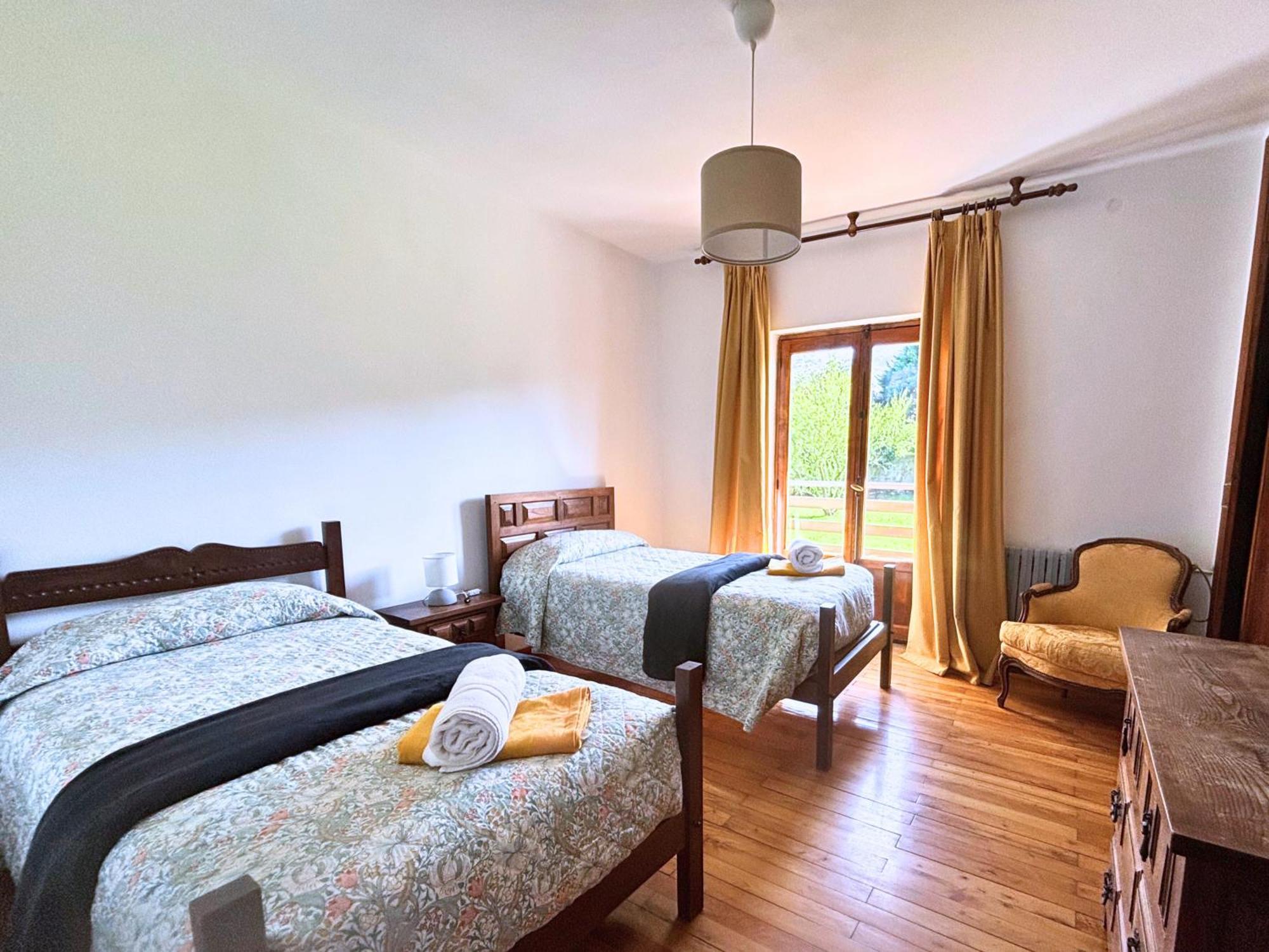 Chalet Las Llamas Лянес Екстериор снимка