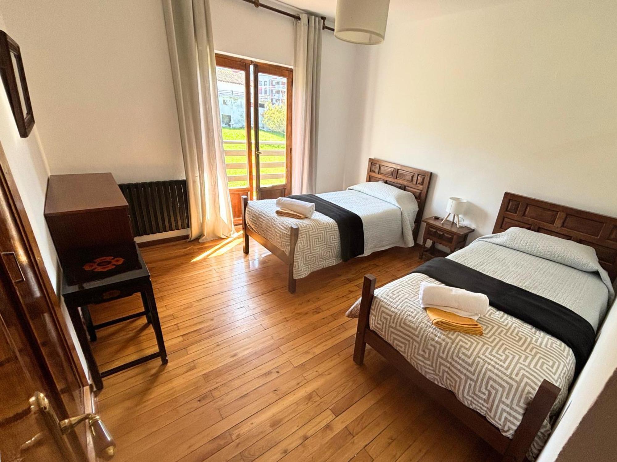 Chalet Las Llamas Лянес Екстериор снимка